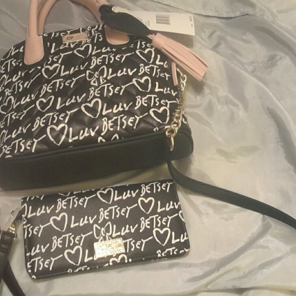 Betsey luv by betseyjohnson crossbody NWT - Picture 4 of 4
